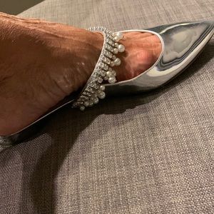 Exquisite flat.  Perfect for holiday. Silver slip on adorned with pearls.